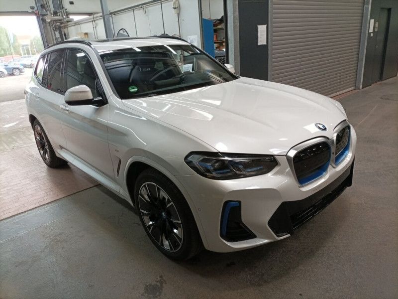 BMW iX3 2023