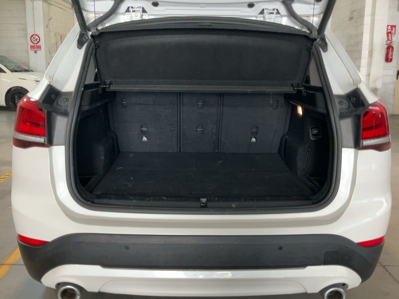BMW X1 sDrive 18d Advantage 2020 – снимка 15