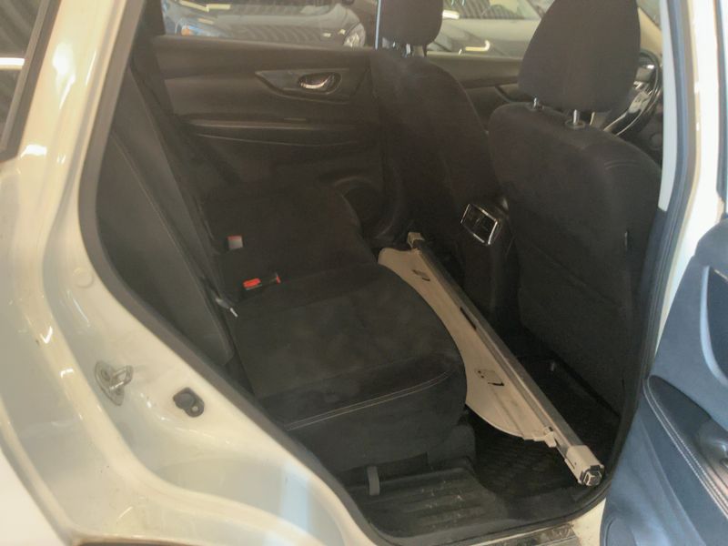 Nissan X-Trail 1.6 dCi 360 — zdjęcie 14