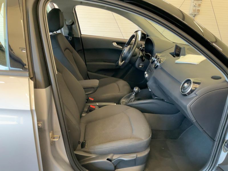 Audi A1 Sportback 1.4 TFSI Admired — zdjęcie 11