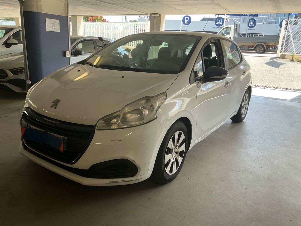 Peugeot 208 2017 — photo 1