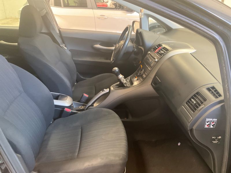 Toyota Auris 1.4 Turbodiesel Luna — zdjęcie 3