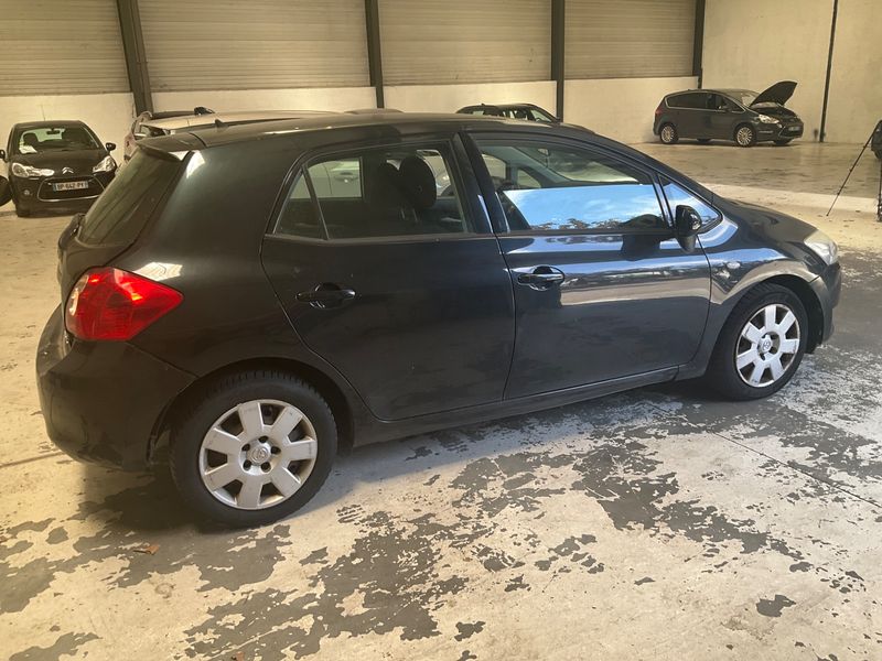 Toyota Auris 1.4 Turbodiesel Luna — zdjęcie 2