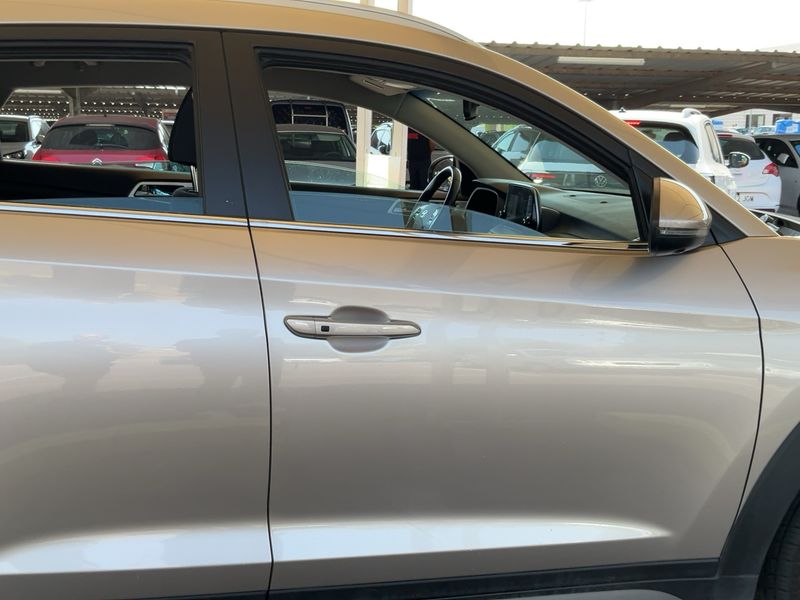Hyundai Tucson 1.6 CRDi Style 2WD — zdjęcie 7
