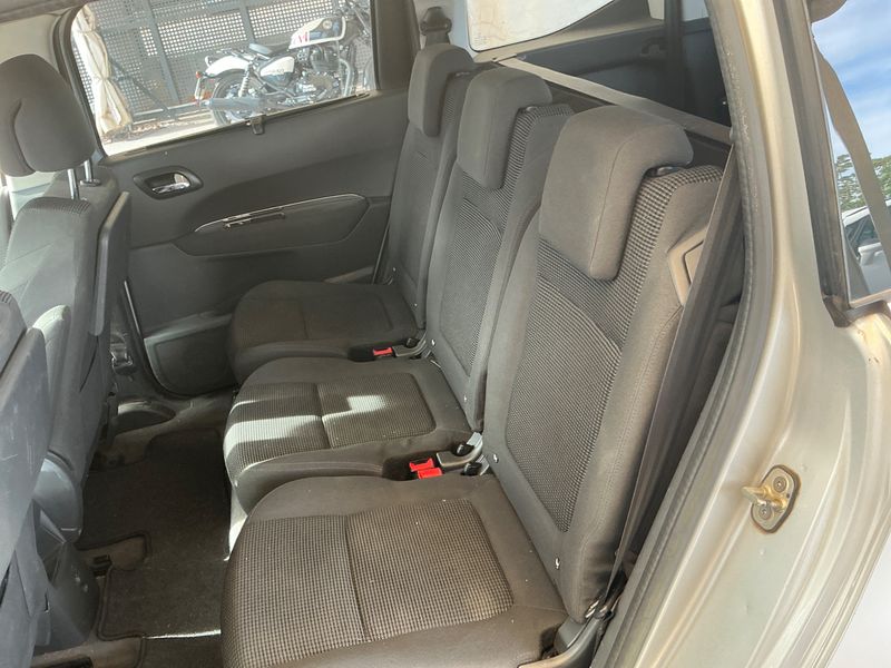 Peugeot 5008 1.6 e-HDi Active 2013 – снимка 28