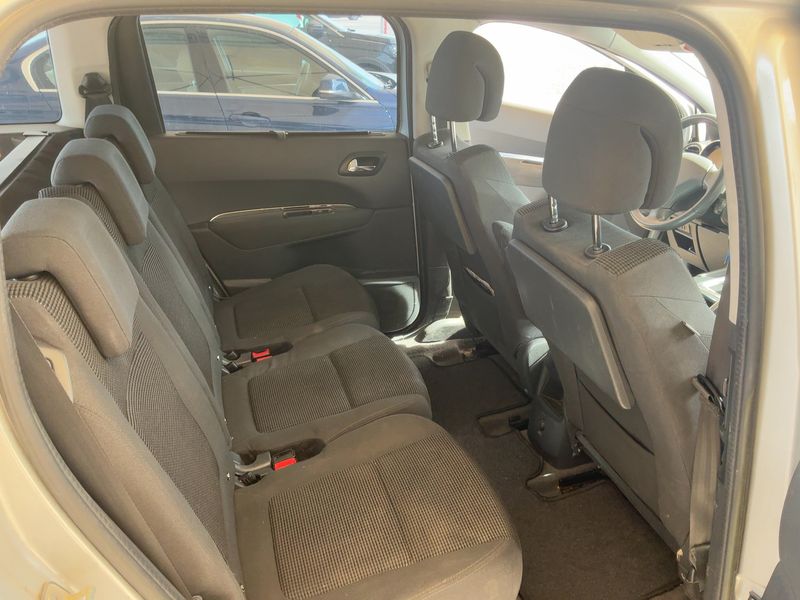 Peugeot 5008 1.6 e-HDi Active 2013 – снимка 19