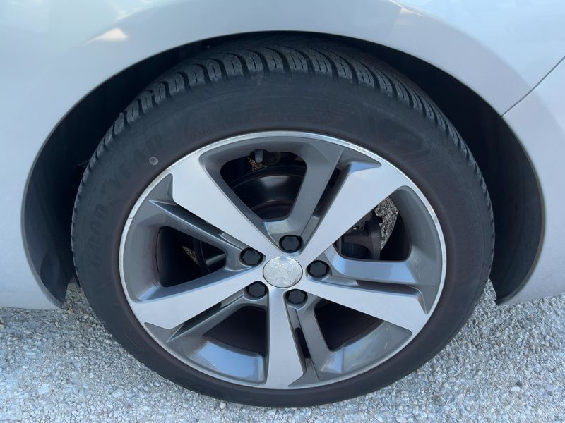 Peugeot 308 1.2 e-THP Feline 2014 – снимка 5