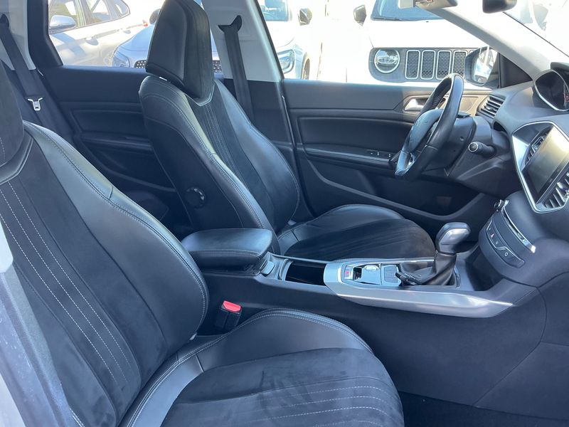 Peugeot 308 1.2 e-THP Feline 2014 – снимка 16