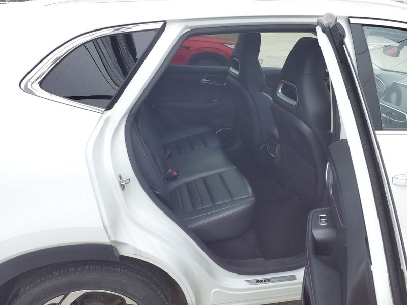 MG HS 1.5 Luxury — zdjęcie 13