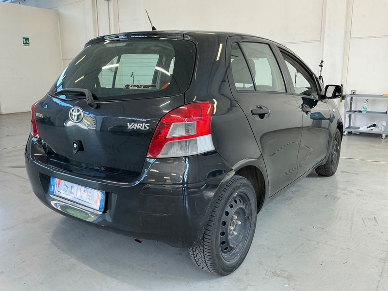 Toyota Yaris 1.0 VVT-i 2010 – снимка 2