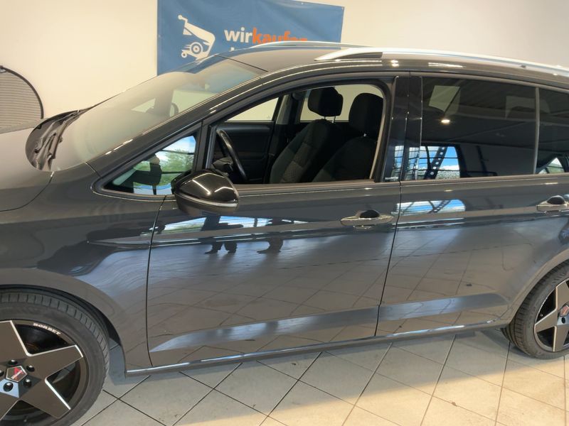 Volkswagen Touran 2.0 TDI IQ.DRIVE — zdjęcie 4