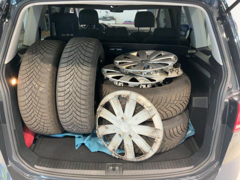 Volkswagen Touran 2.0 TDI IQ.DRIVE — zdjęcie 10