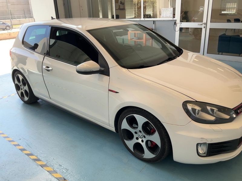 Volkswagen Golf VI 2.0 TSI GTI — zdjęcie 8