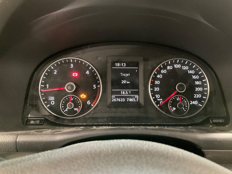 Volkswagen Touran 1.6 TDI Advance — zdjęcie 13
