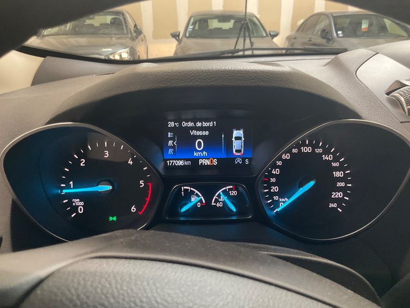 Ford Kuga 2.0 TDCi Executive — zdjęcie 13