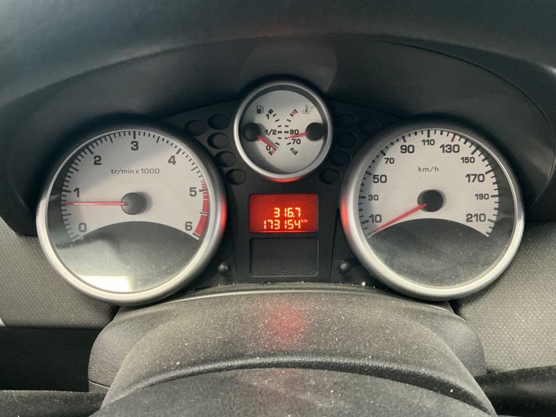 Peugeot 207 1.4 HDi Confort — zdjęcie 4