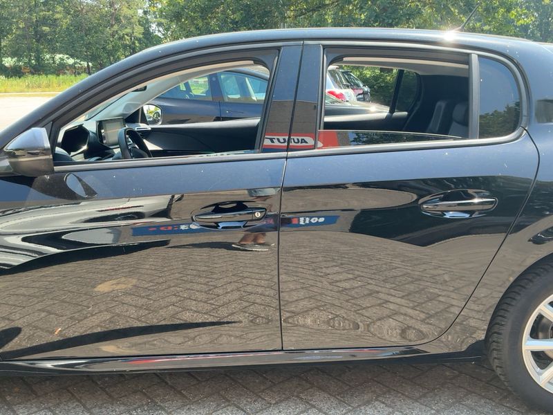 Peugeot 208 1.2 PureTech Allure 2021 – снимка 4