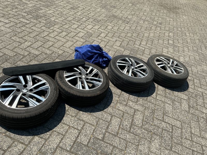 Peugeot 208 1.2 PureTech Allure 2021 – снимка 15