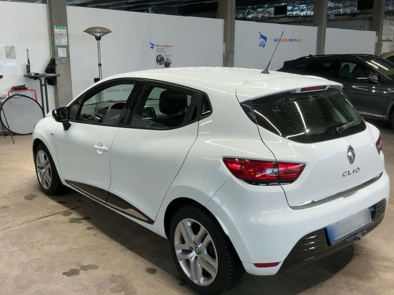 Renault Clio 1.2 Limited — zdjęcie 3