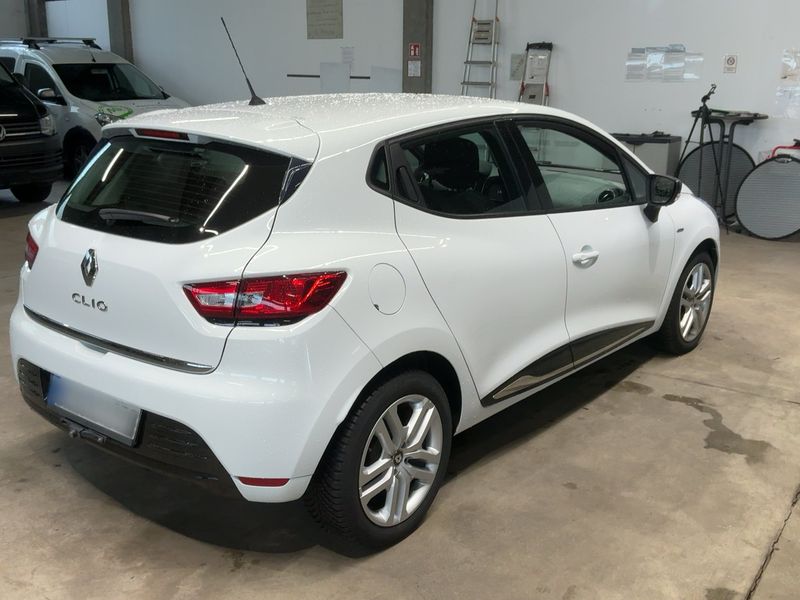 Renault Clio 1.2 Limited — zdjęcie 6
