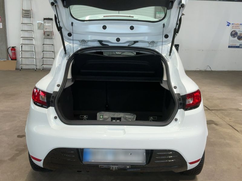 Renault Clio 1.2 Limited — zdjęcie 10