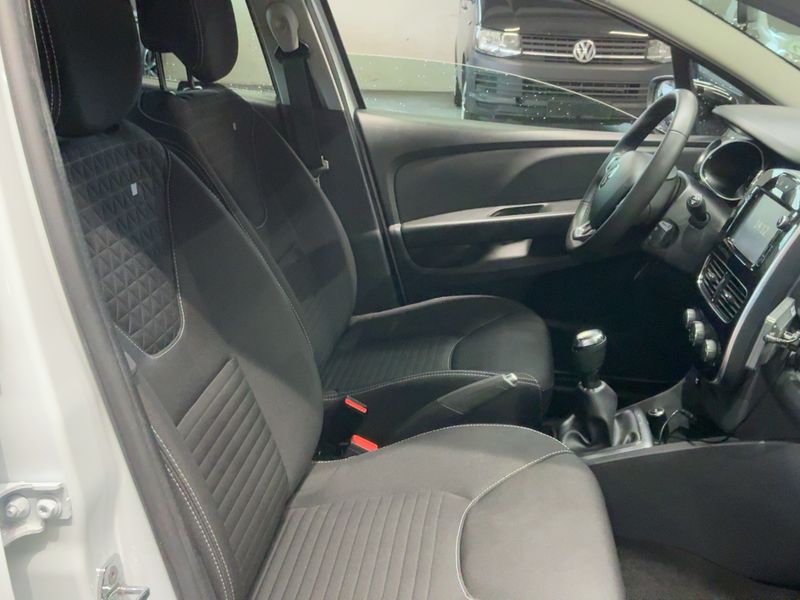 Renault Clio 1.2 Limited — zdjęcie 11
