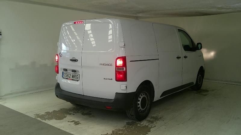 Toyota ProAce electric drive 100 kW Compact Combi GX — zdjęcie 5