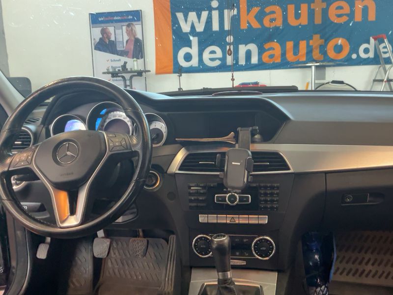 Mercedes-Benz C-Klasse C 180 CGI BlueEfficiency Avantgarde — zdjęcie 12