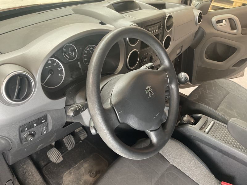 Peugeot Partner 1.2 PureTech Style 2017 – снимка 35
