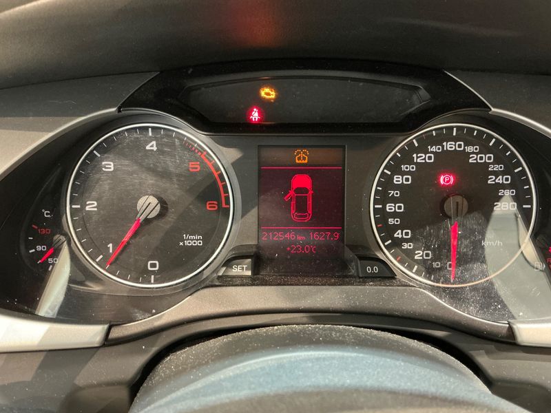 Audi A4 2.0 TDI Ambition 2011 – снимка 19