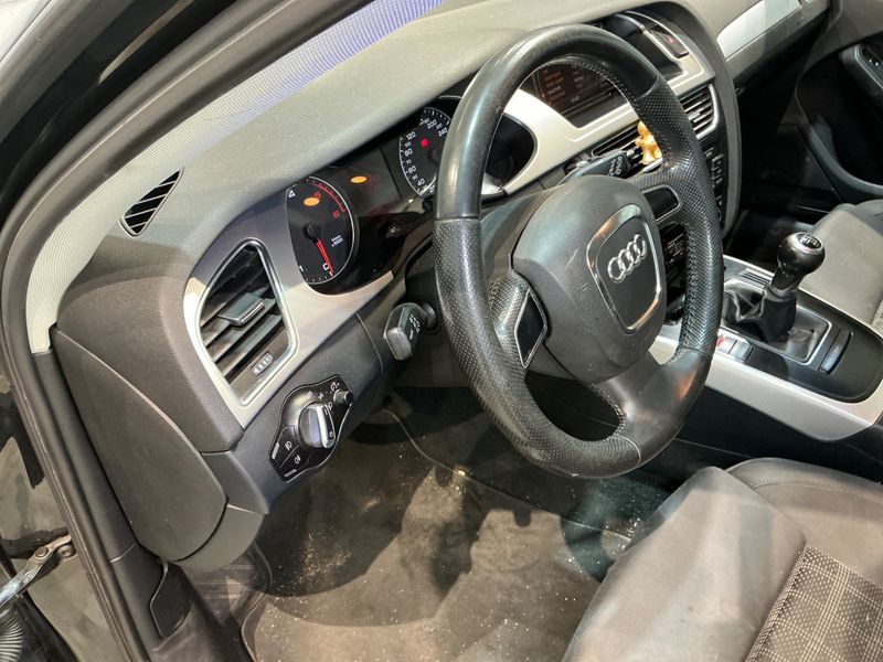 Audi A4 2.0 TDI Ambition 2011 – снимка 37
