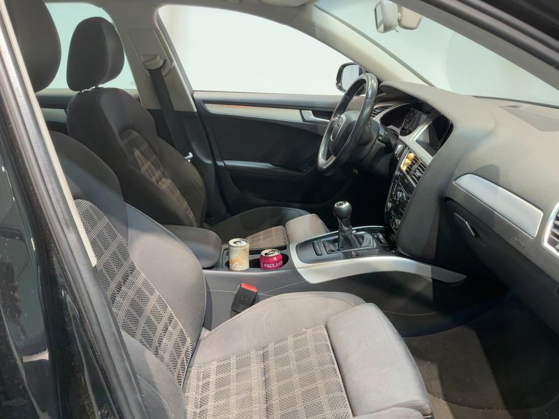 Audi A4 2.0 TDI Ambition 2011 – снимка 17
