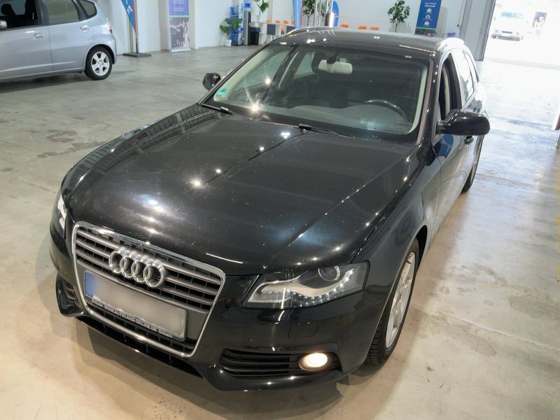 Audi A4 2.0 TDI Ambition 2011 – снимка 1