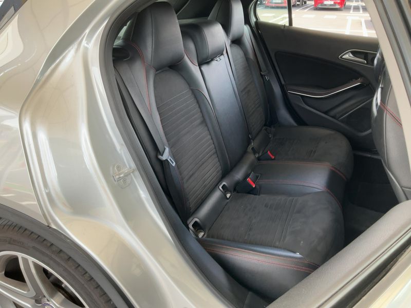 Mercedes-Benz GLA-Klasse GLA 200 d AMG Line — zdjęcie 14