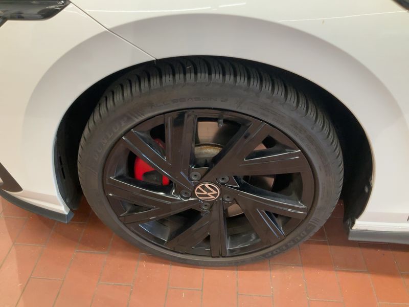 Volkswagen Golf VIII 2.0 TSI GTI 2022 – снимка 3
