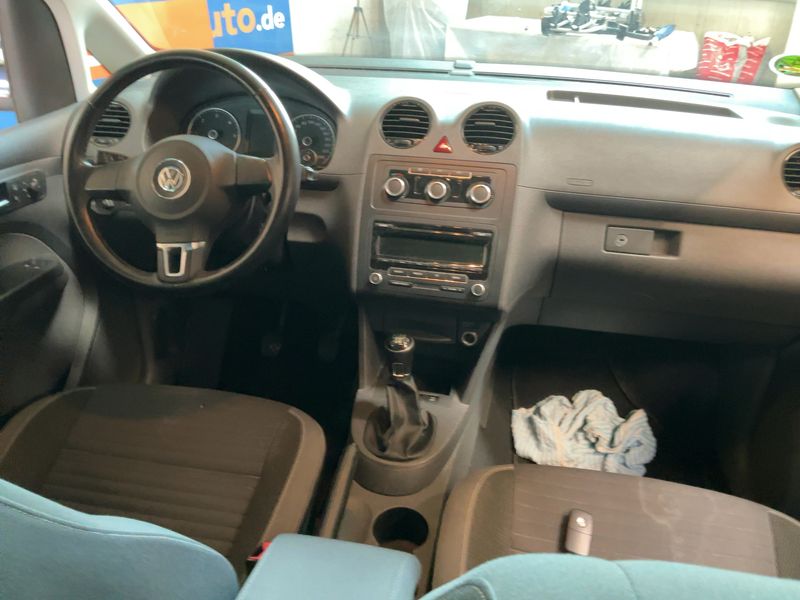 Volkswagen Caddy 1.6 TDI Team — zdjęcie 12
