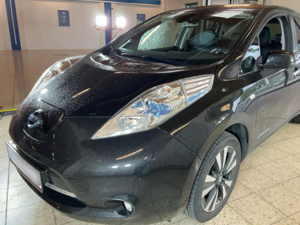 Nissan Leaf electric drive 80 kW Tekna