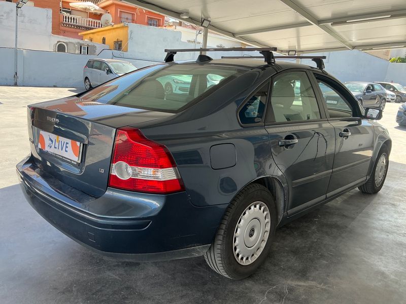 Volvo S40 1.8 Kinetic — zdjęcie 2