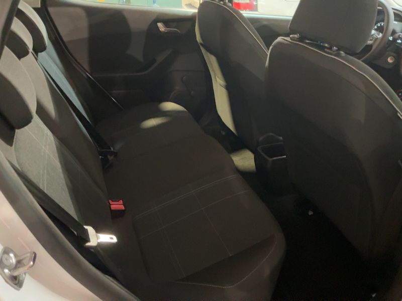 Ford Fiesta 1.1 Plus — zdjęcie 14
