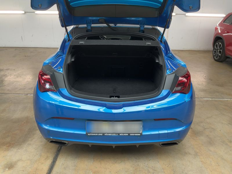 Opel Astra GTC 2.0 Turbo OPC — zdjęcie 10