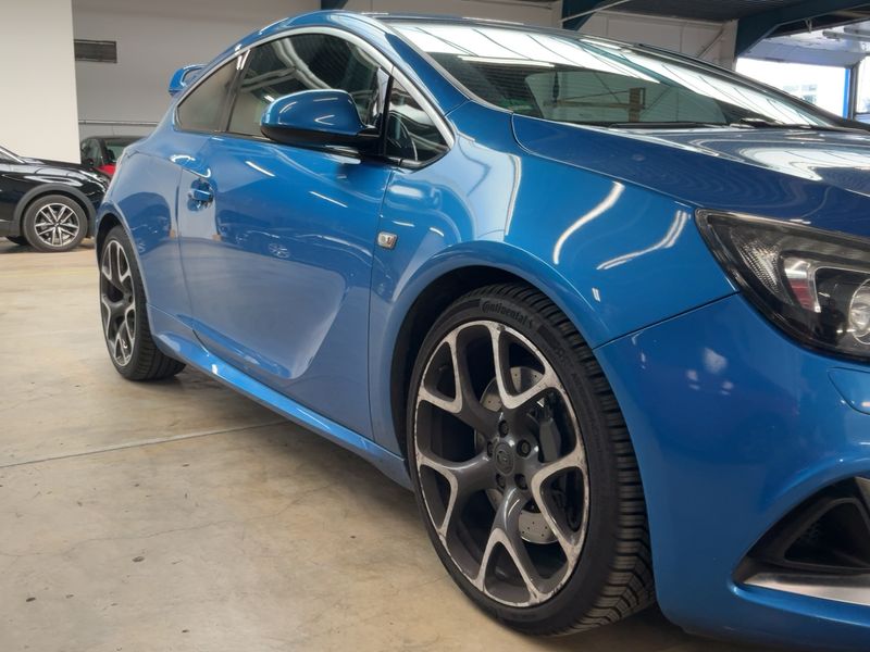 Opel Astra GTC 2.0 Turbo OPC — zdjęcie 8