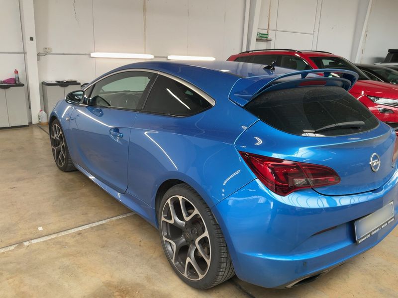 Opel Astra GTC 2.0 Turbo OPC — zdjęcie 3