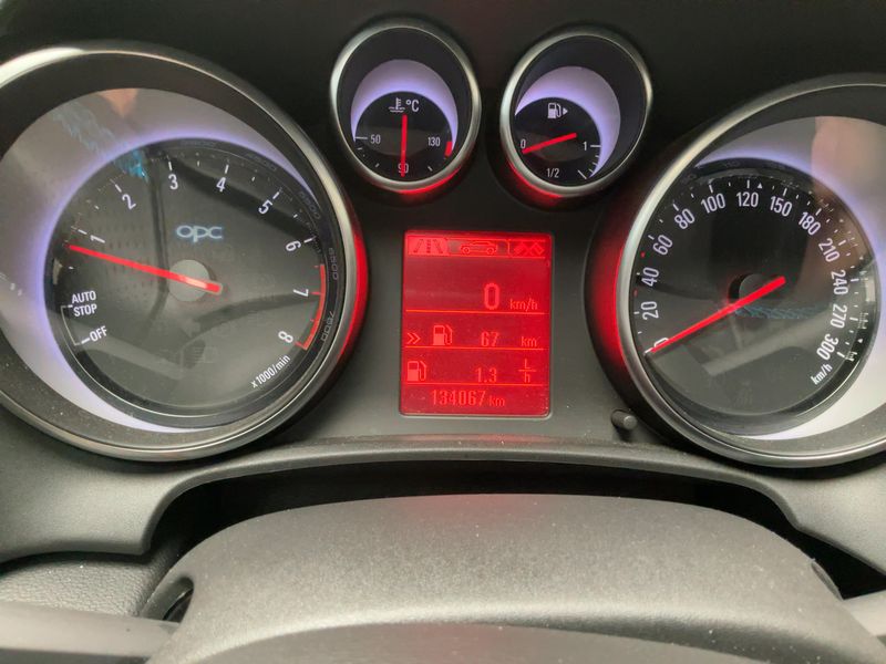 Opel Astra GTC 2.0 Turbo OPC — zdjęcie 13