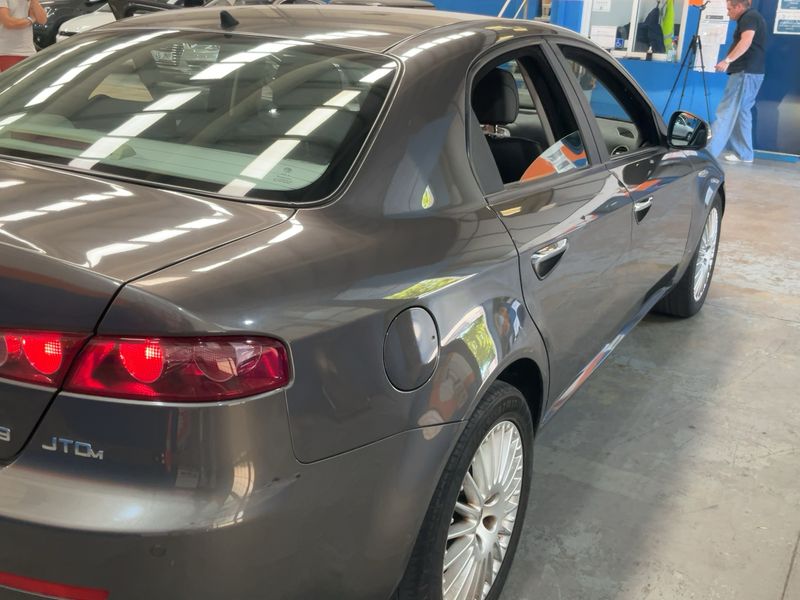 Alfa Romeo Alfa 159 1.9 JTD JTDM Distinctive — zdjęcie 6