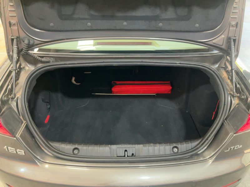 Alfa Romeo Alfa 159 1.9 JTD JTDM Distinctive — zdjęcie 10