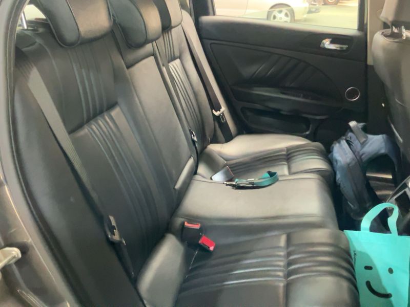 Alfa Romeo Alfa 159 1.9 JTD JTDM Distinctive — zdjęcie 14