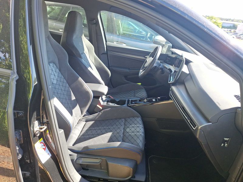 Volkswagen Golf VIII 1.5 eTSI R-Line — zdjęcie 10