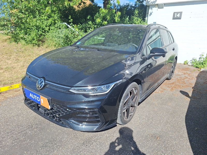 Volkswagen Golf VIII 1.5 eTSI R-Line — zdjęcie 1