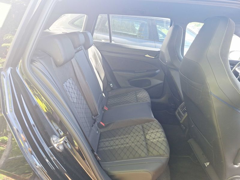 Volkswagen Golf VIII 1.5 eTSI R-Line — zdjęcie 13