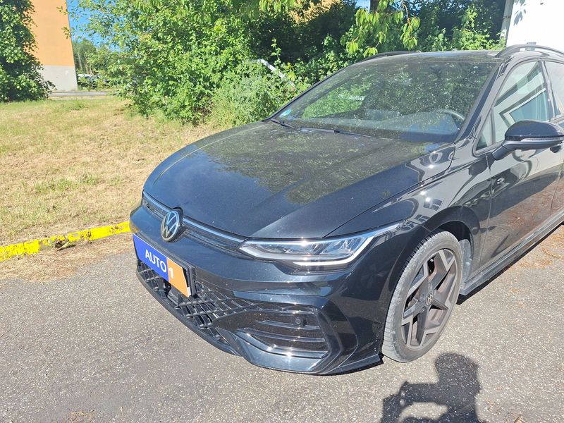 Volkswagen Golf VIII 1.5 eTSI R-Line — zdjęcie 2